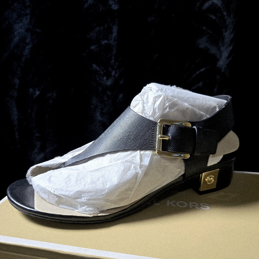 Michael Kors London Thong Leather Sandals | Black & Gold | Size 9
